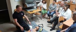 Strażacy na spotkaniu z członkami Koła - pokaz pierwszej pomocy