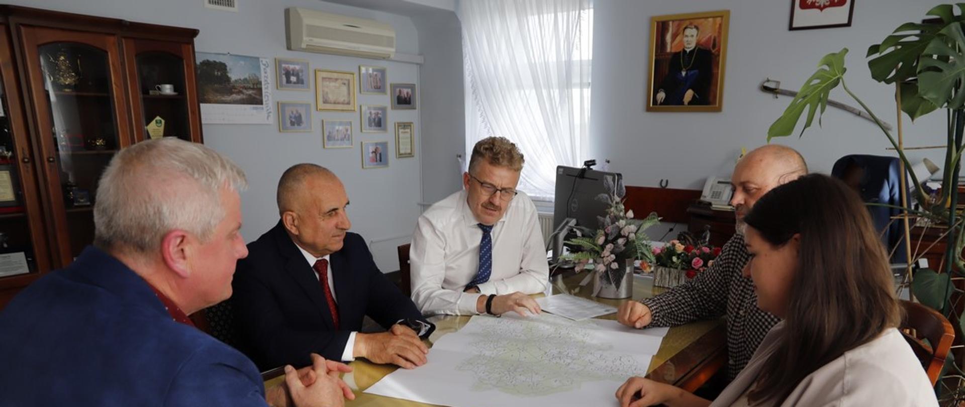 Robocze spotkanie ze Starostą Koneckim