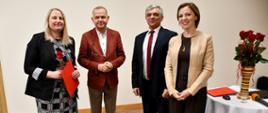Wspólne zdjęcie Starosty Dąbrowskiego, Wójta Gminy Bolesław, Dyrektor PCPR i Kierownik GOPS w Bolesławiu